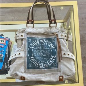 Louis Vuitton globe shopper